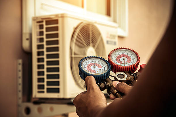 Professional Ac Installation technician working in Muscatine, IA